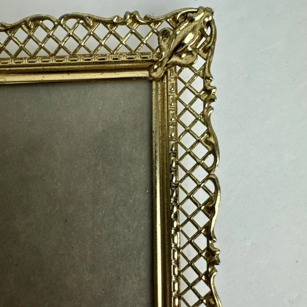 Vintage 6 x 8 Gold Filigree Ornate Metal Picture Frame w/Glass